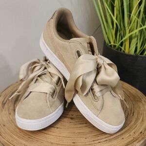 Puma Beige Sneakers with Ribbon Laces Women's Size 8